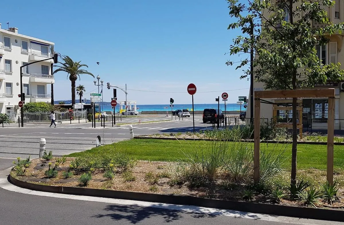 Maison Calme Avec Jardin, Proche Des Transports Nice 0*,  France